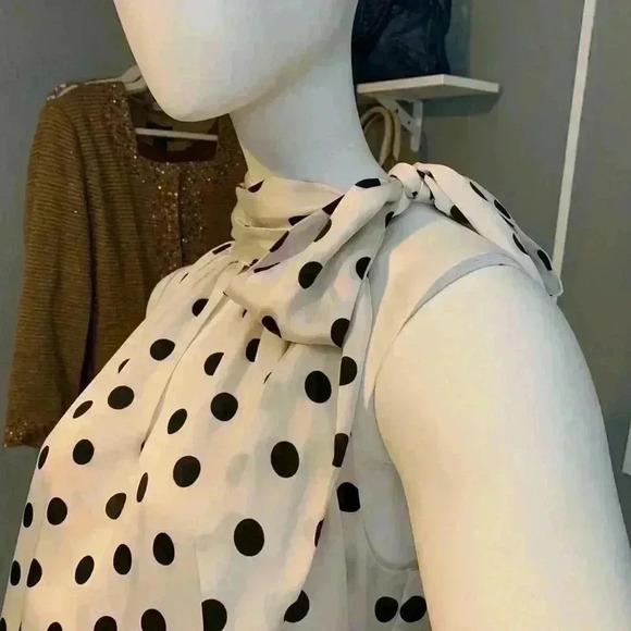 Black House/White Market - Picture 4 of 10